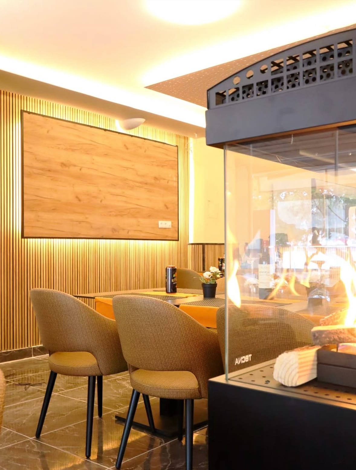 Book a table at Indian Taj Cala Millor – warmly lit dining room with set tables, Indian restaurant on Mallorca