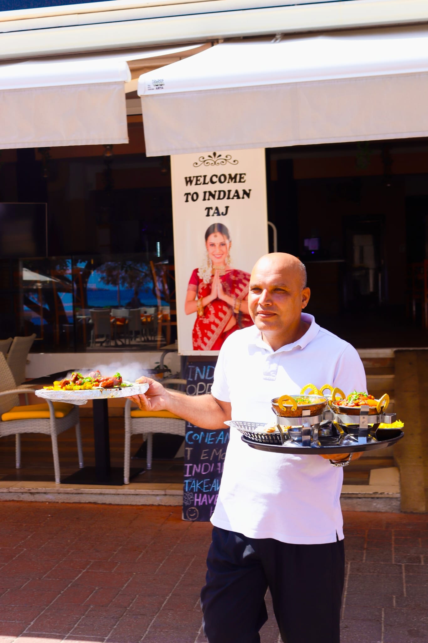 Flames leaping from the tandoor at Indian Taj Cala Millor – authentic Indian cuisine from a clay oven on Mallorca